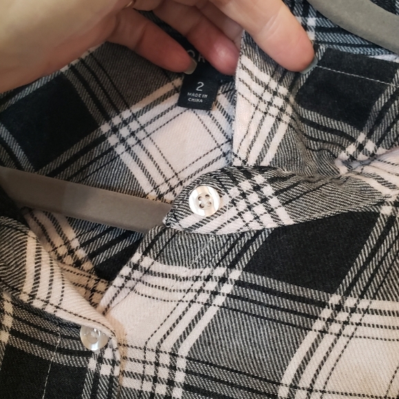 Torrid Flannel Lightweight Button Down Light Pink & Black Plaid Size 2X - Picture 5 of 15